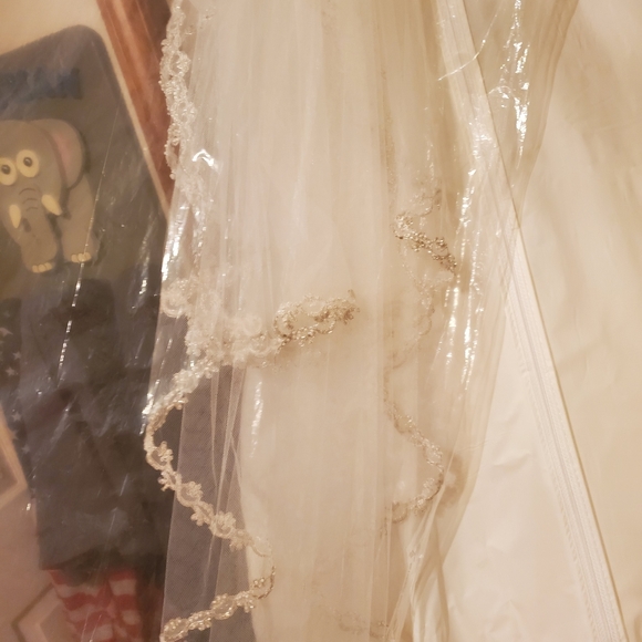 Wedding dress - Picture 6 of 13